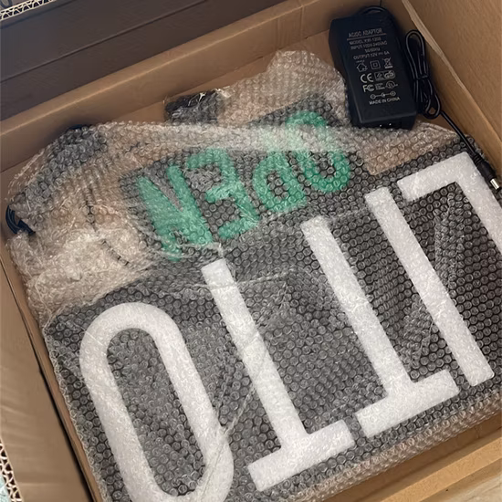 Venta al por mayor de fábrica de China, personalizar letras de nombre de familia, diseño DIY, luz LED acrílica personalizada, regalo flexible, decoración de boda, letrero de neón
